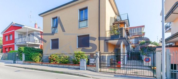 3 bedrooms Villa in Cesano Boscone, Italy No. 341871 3