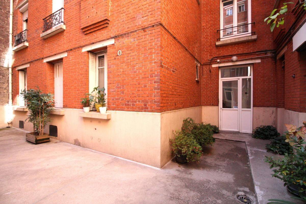 1 bedroom Apartment in Aubervilliers, France No. 162656