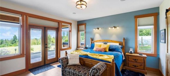 6 bedrooms House in British Columbia, Canada No. 1054 9