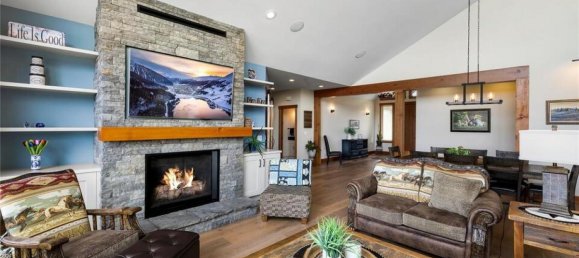 6 bedrooms House in British Columbia, Canada No. 1054 5