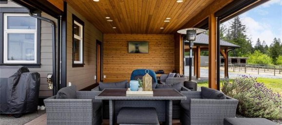 6 bedrooms House in British Columbia, Canada No. 1054 11