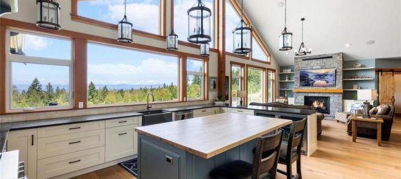 6 bedrooms House in British Columbia, Canada No. 1054 6