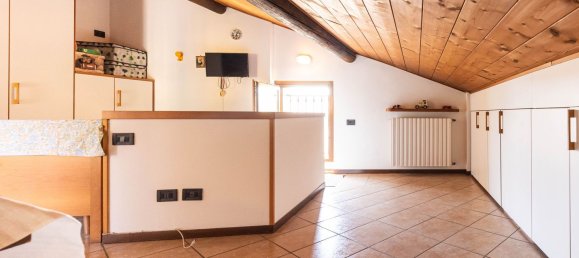 2 Schlafzimmer Haus in Carugo, Italy, Nr. 359710 30