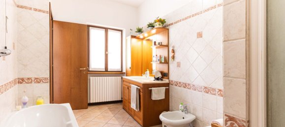 2 Schlafzimmer Haus in Carugo, Italy, Nr. 359710 16