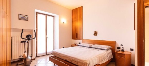 2 Schlafzimmer Haus in Carugo, Italy, Nr. 359710 23