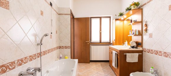 2 Schlafzimmer Haus in Carugo, Italy, Nr. 359710 17