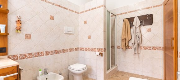 2 Schlafzimmer Haus in Carugo, Italy, Nr. 359710 19