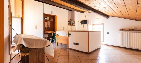 2 Schlafzimmer Haus in Carugo, Italy, Nr. 359710 31