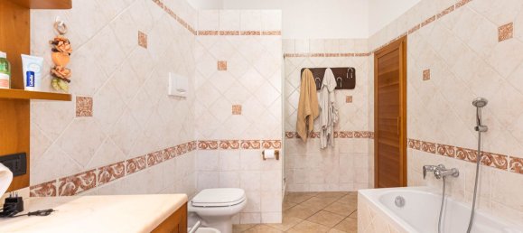 2 Schlafzimmer Haus in Carugo, Italy, Nr. 359710 15