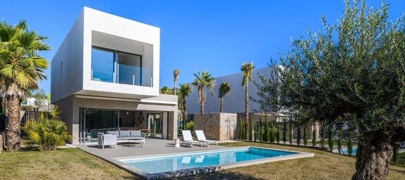 3 bedrooms Villa in San Miguel de Salinas, Spain No. 16587 2