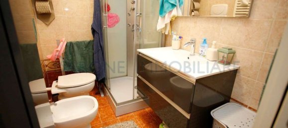 5-salle Appartement à Carrara, Italy No. 91111 18