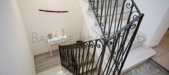 5-salle Appartement à Carrara, Italy No. 91111 21