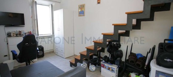5-salle Appartement à Carrara, Italy No. 91111 2