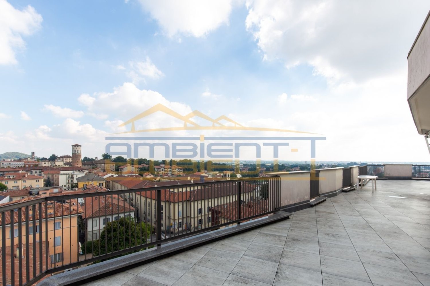 Ático de 3 dormitorios en Merate, Italy No. 166018