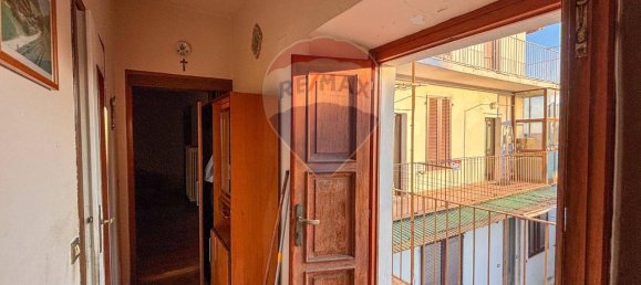 3 rooms Apartment in Saltrio, Italy No. 26380 14