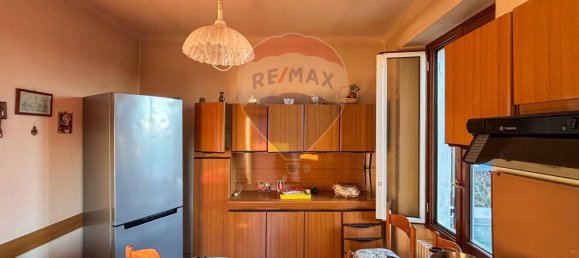 3 rooms Apartment in Saltrio, Italy No. 26380 9