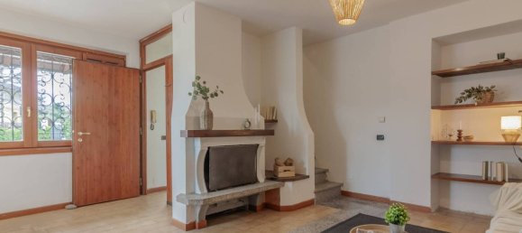 2 Schlafzimmer Villa in Oggiono, Italy, Nr. 303506 5
