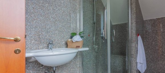 2 Schlafzimmer Villa in Oggiono, Italy, Nr. 303506 24