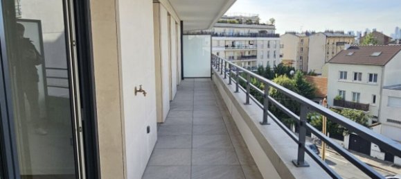 Квартира с 3 спальнями в Коломб, Франция № 324400 11