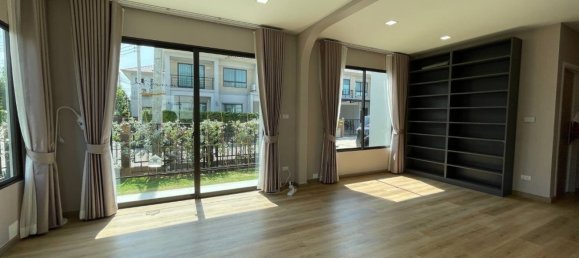 Casa T3 em Samut Prakan, Thailand N.º 78055 5