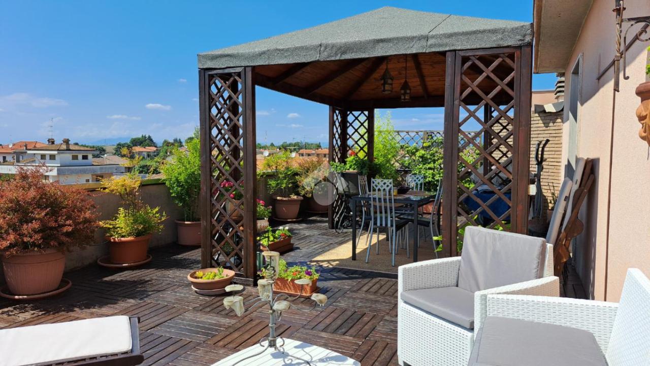 3 rooms Penthouse in Cogliate, Italy No. 132231