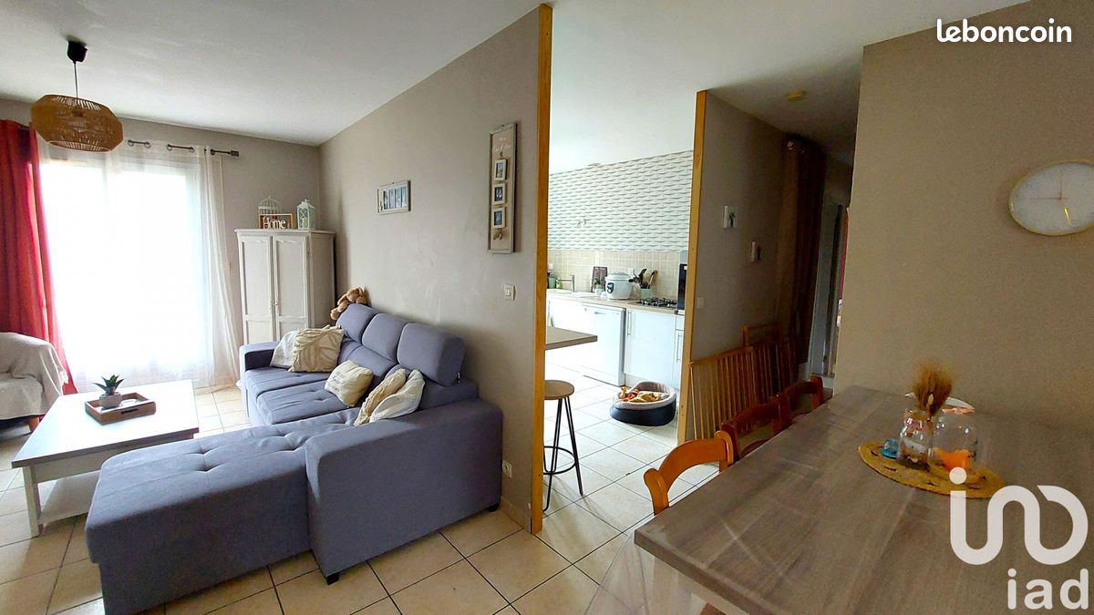 Casa de 3 dormitorios en Buzancais, France No. 230761