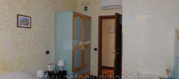 5 rooms Apartment in Rome, Italy No. 205944 9