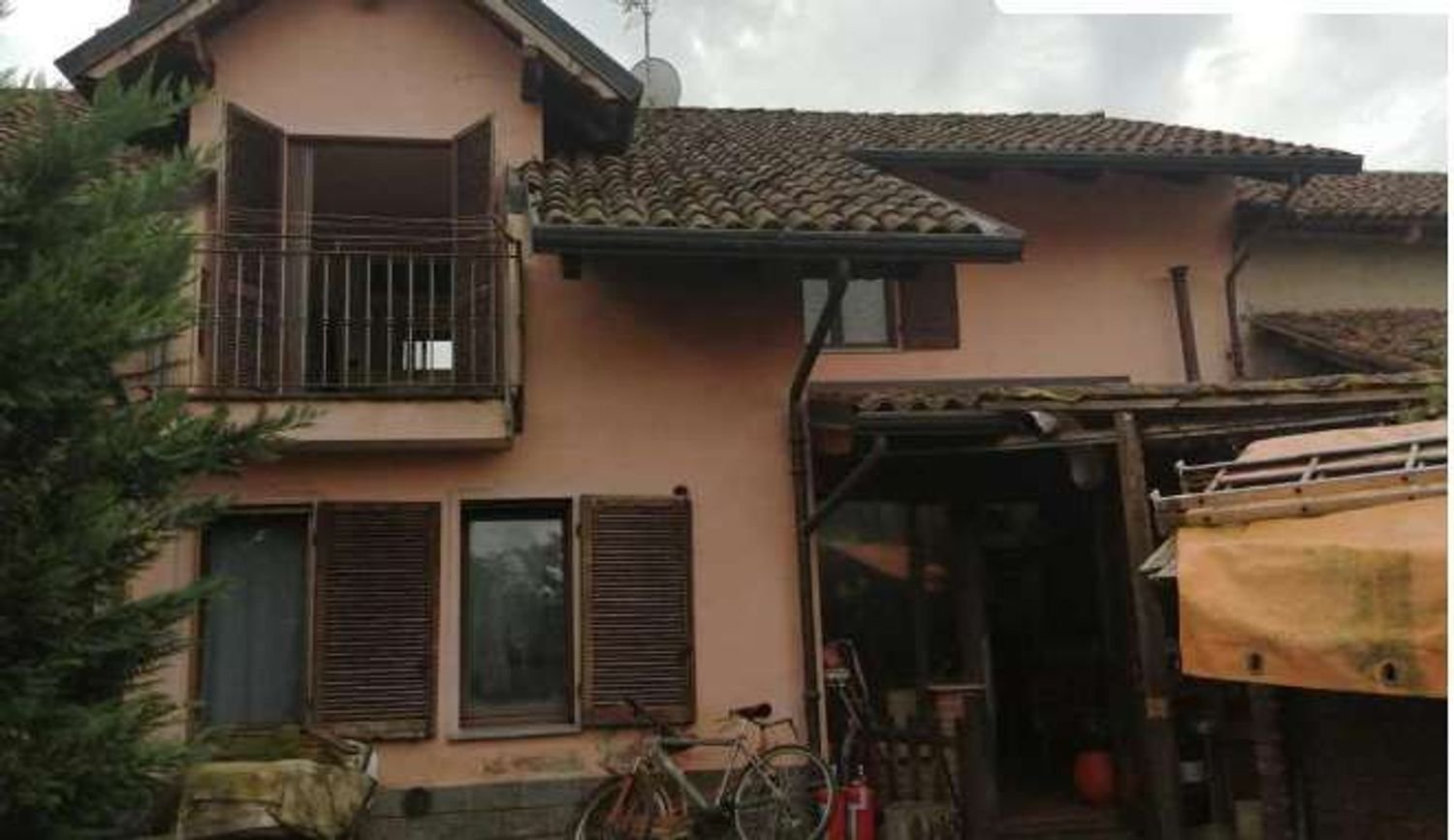 7-salle Penthouse à Casalgrasso, Italy No. 257407