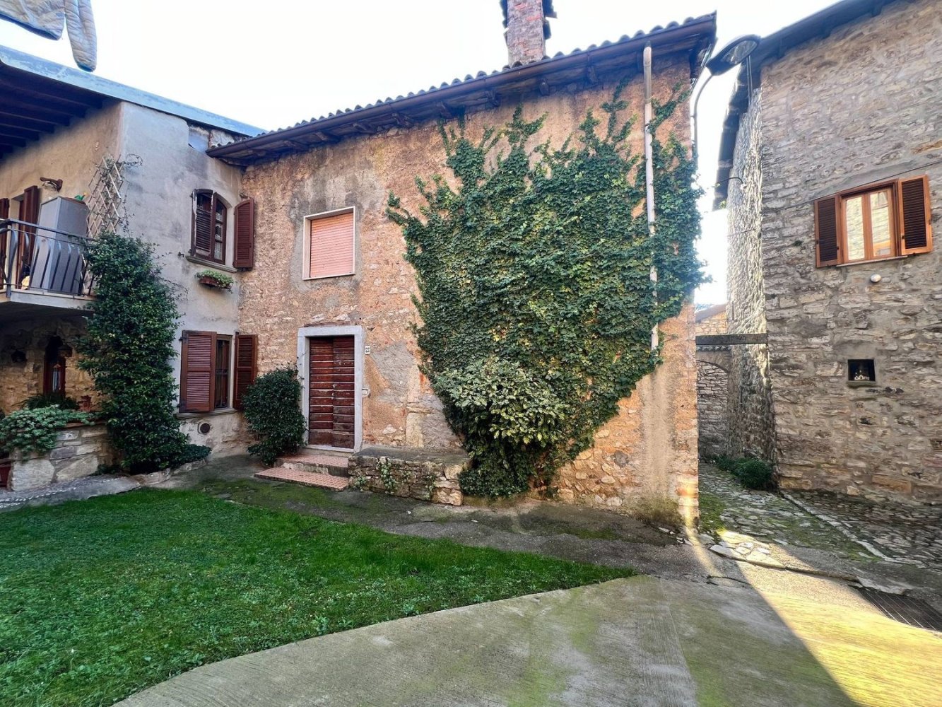 Casa de 4 dormitorios en Almenno San Bartolomeo, Italy No. 387619