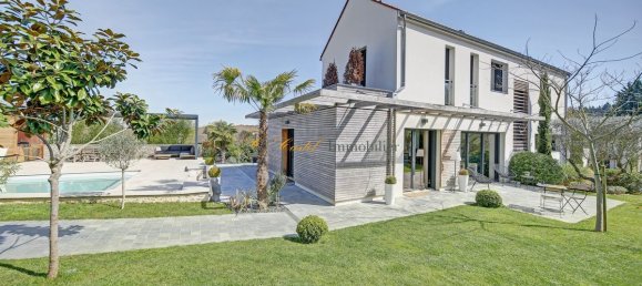 6 bedrooms House in Orgeval, France No. 171293 3