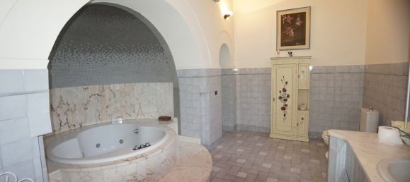 7 bedrooms Apartment in Florence, Italy No. 378054 23