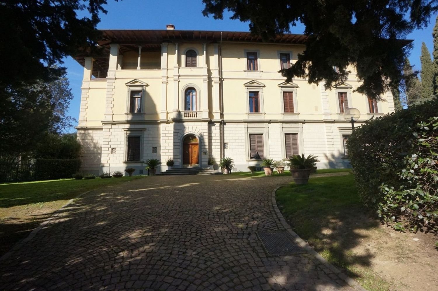 7 bedrooms Apartment in Florence, Italy No. 378054