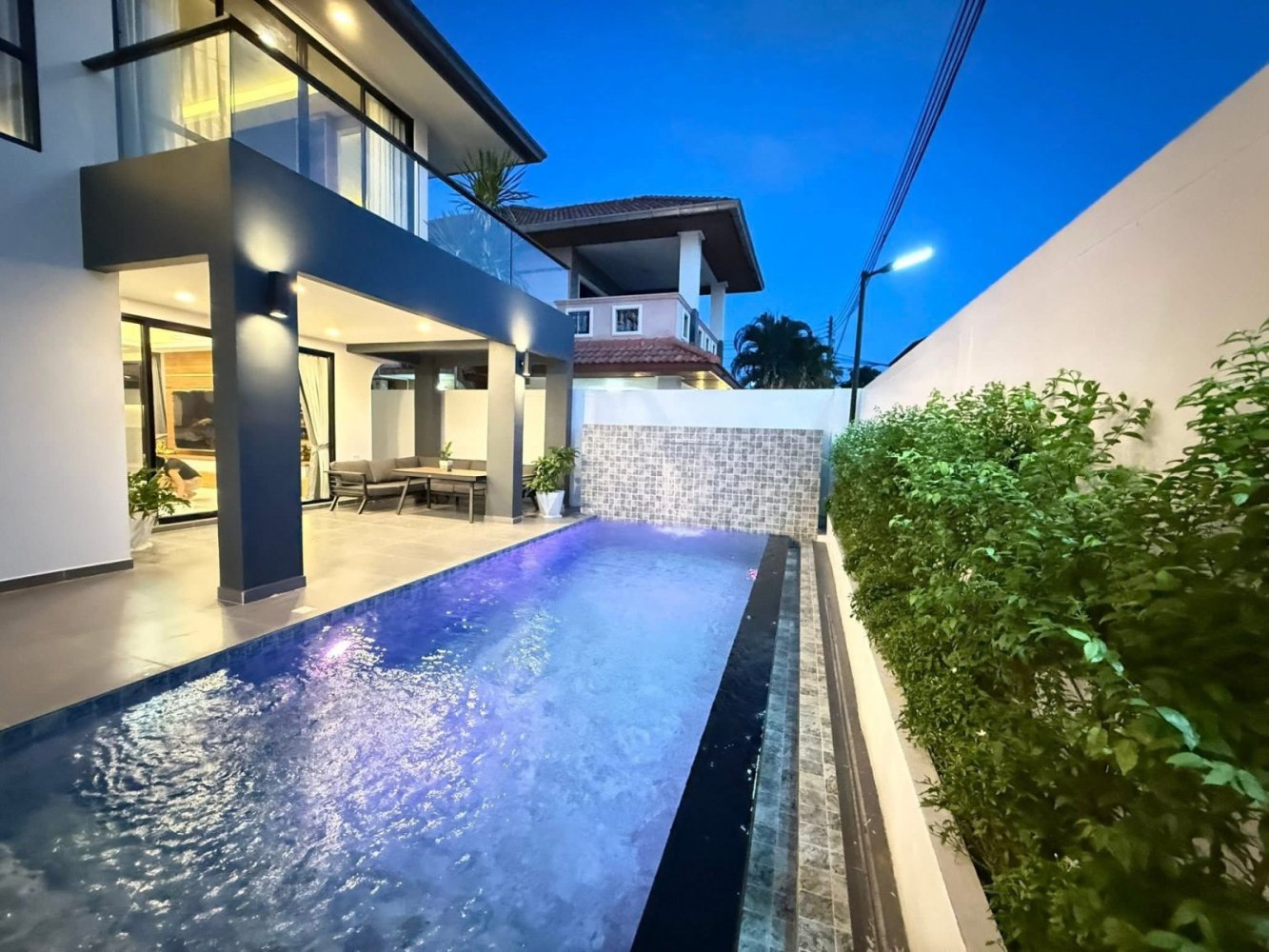 6 bedrooms House for sale in Pattaya, Chonburi, Eastern Thailand, Thailand № 58772