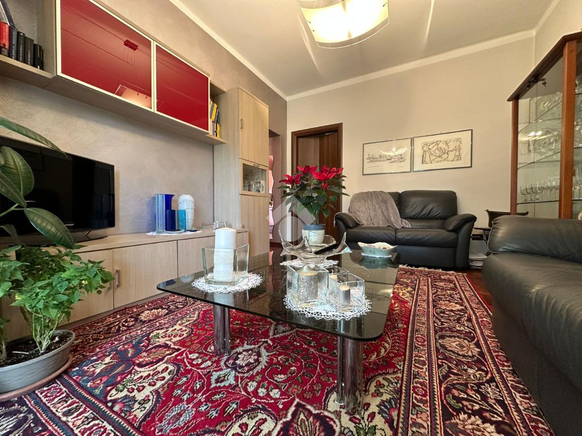 3 rooms Apartment in Palazzolo sull'Oglio, Italy No. 9134