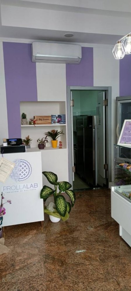 2 rooms Commercial property in Latina, Italy No. 31169