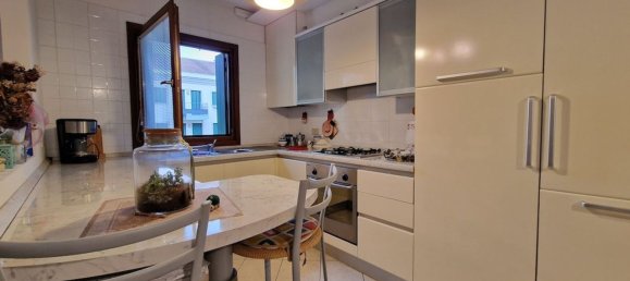 Квартира с 4 комнатами в Удине, Италия № 264951 4