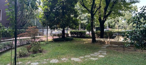 2 bedrooms Apartment in Milan, Italy No. 266572 7