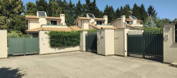 2 bedrooms Villa in Lariano, Italy No. 336606 2