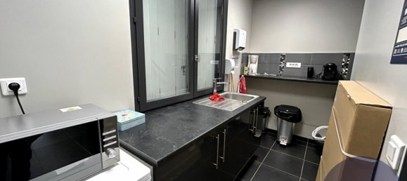 69m² Commercial property in Blois, France No. 154211 5