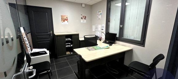 69m² Commercial property in Blois, France No. 154211 4