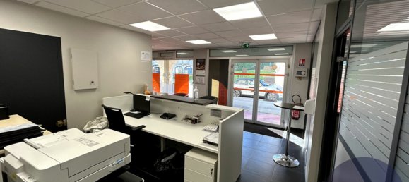 69m² Commercial property in Blois, France No. 154211 3