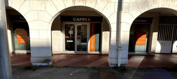 69m² Commercial property in Blois, France No. 154211 7
