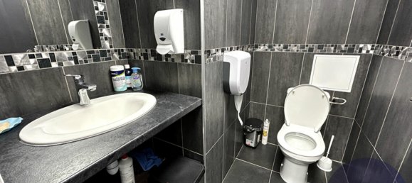 69m² Commercial property in Blois, France No. 154211 6