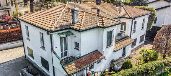 3 bedrooms Villa in Como, Italy No. 355081 4