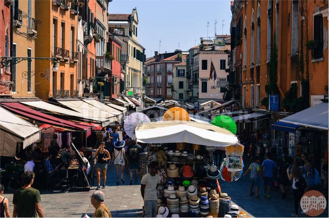 2 rooms Commercial property in Venice, Italy No. 61582