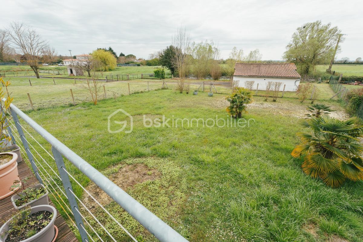 Casa de 4 dormitorios en Le Gua, France No. 103980