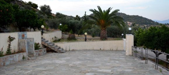 6 bedrooms Villa in Loutraki, Greece No. 1260 8