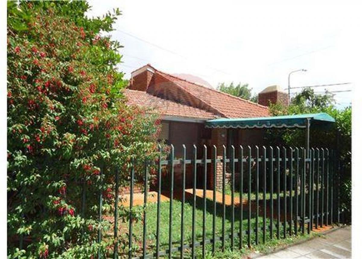 3 bedrooms House in Mar del Plata, Argentina No. 76233