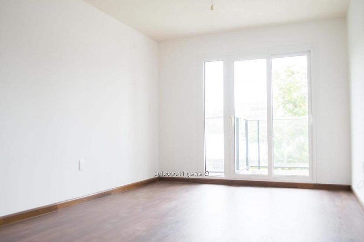 3 bedrooms Apartment in Montevideo, Uruguay No. 2687