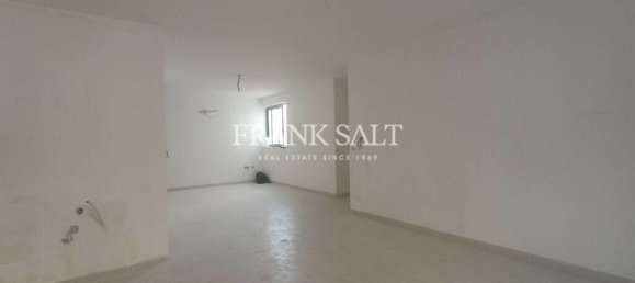 3 bedrooms Apartment in Paola, Malta No. 1927 3